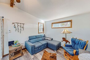1BR Dog-friendly Lakefront Cabin w/ Canoes
