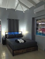 Upstairs Apartment with Piton View
