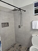 Upstairs Apartment with Piton View