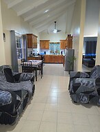 Upstairs Apartment with Piton View
