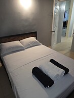Upstairs Apartment with Piton View