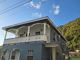 Upstairs Apartment with Piton View