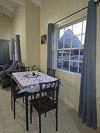 Upstairs Apartment with Piton View