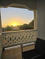 Upstairs Apartment with Piton View