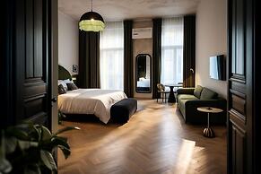 Maroon & Moss Residence