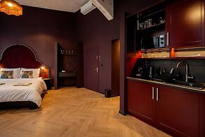 Maroon & Moss Residence