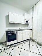 Stylish 3BR Apt Outdoor Space Sleeps 8