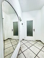 Stylish 3BR Apt Outdoor Space Sleeps 8