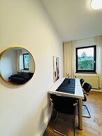 Stylish 3BR Apt Outdoor Space Sleeps 8