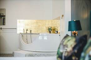 Les Précieuses Suites & Spa I