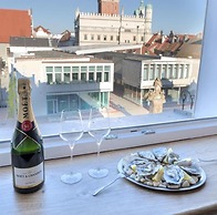 Oysters & Bubbles. Gastro Rooms