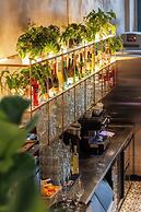 Oysters & Bubbles. Gastro Rooms