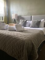 The Oaks Hotel