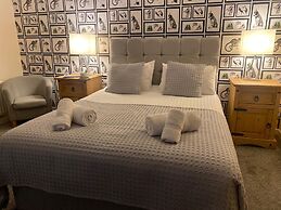 The Oaks Hotel