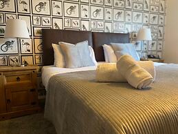 The Oaks Hotel
