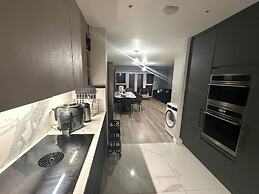14 Becket Close