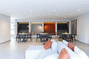 Modern with Air Conditioning and Pool