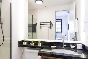 Modern with Air Conditioning and Pool