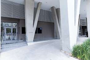 Modern with Air Conditioning and Pool