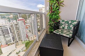 Studio Pet Friendly c Garagem e Varanda no Centro