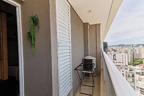 Studio Pet Friendly c Garagem e Varanda no Centro
