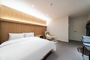 Hotel Brown Dot