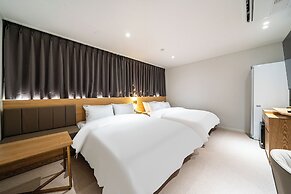 Hotel Brown Dot
