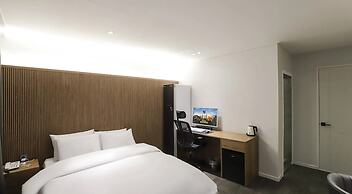 Hotel Brown Dot