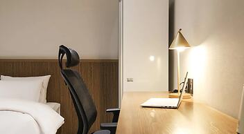Hotel Brown Dot