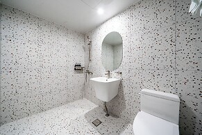 Hotel Brown Dot