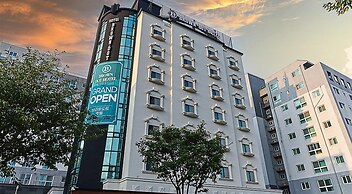 Hotel Brown Dot