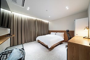 Hotel Brown Dot