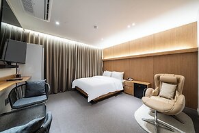 Hotel Brown Dot