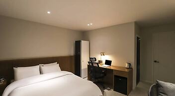 Hotel Brown Dot