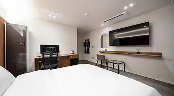Hotel Brown Dot