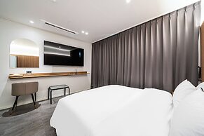 Hotel Brown Dot