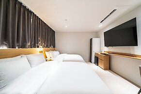 Hotel Brown Dot