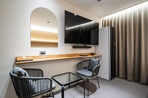 Hotel Brown Dot
