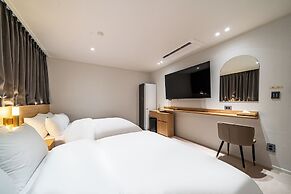 Hotel Brown Dot