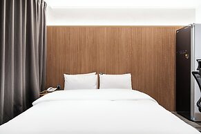 Hotel Brown Dot
