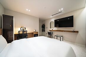 Hotel Brown Dot