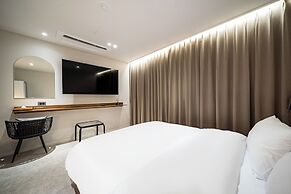 Hotel Brown Dot