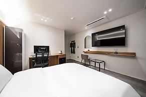Hotel Brown Dot