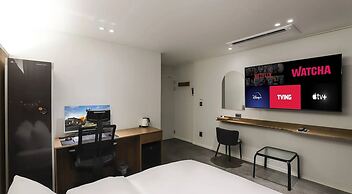 Hotel Brown Dot