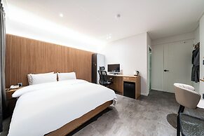 Hotel Brown Dot