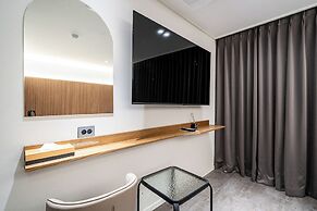 Hotel Brown Dot