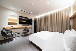 Hotel Brown Dot