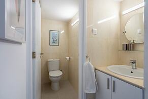 Oracle 2-BR Apt. & Balcony in Larnaca