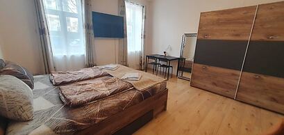 Group Stay 3 Apts Near Enkplatz