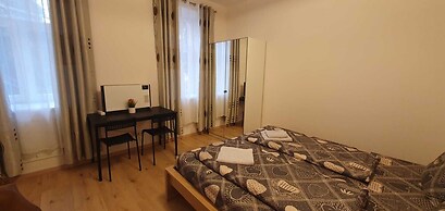 Group Stay 3 Apts Near Enkplatz